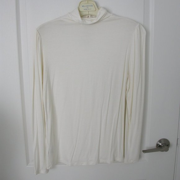 White  Loose Wrinkly Turtle Neck - Picture 2 of 6